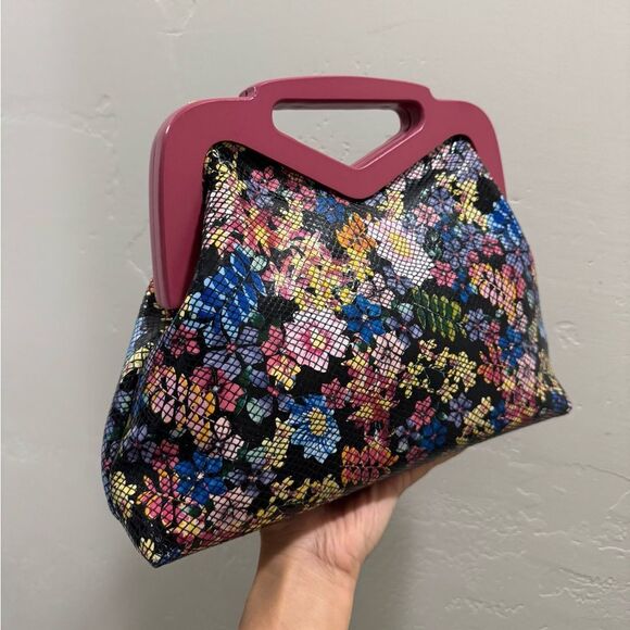 Floral Embossed Genuine Leather Handmade Wooden Frame & Cut-out Handle Bag - Picture 7 of 16